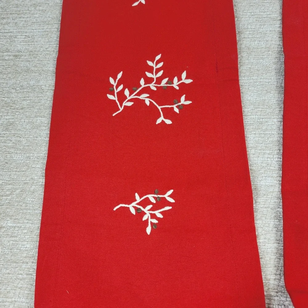 Linum Mistel Table Runner Red Embroidered Mistletoe Vines Holiday Christmas